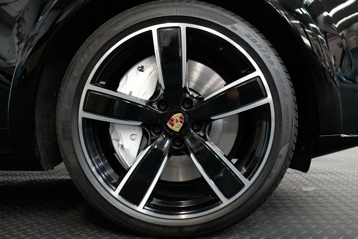 2023 Porsche Cayenne Turbo Coupé proposée par un concessionnaire spécialisé à Nuremberg, Allemagne, photo 11 sur 15