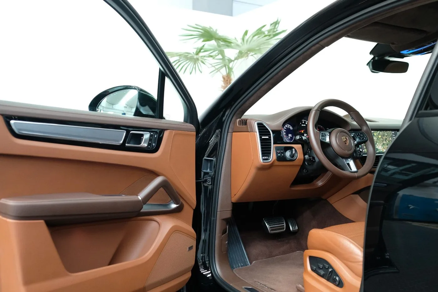 2023 Porsche Cayenne Turbo Coupé proposée par un concessionnaire spécialisé à Nuremberg, Allemagne, photo 12 sur 15