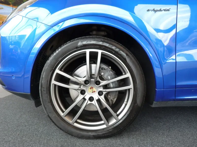 2023 Porsche Cayenne E-Hybrid Coupé, 4/28
