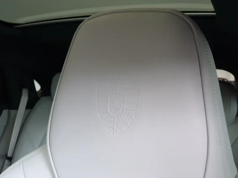 2023 Porsche Cayenne E-Hybrid Coupé, 19/28