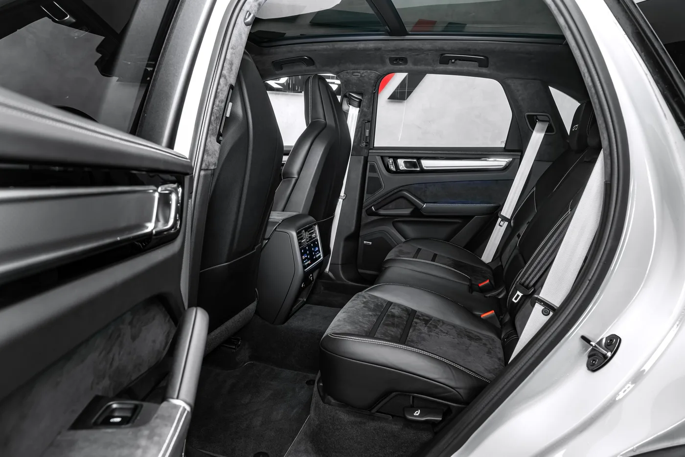 2023 Porsche Cayenne GTS offered by a specialist dealer in Ostrava, Czechia, photo 13 of 15