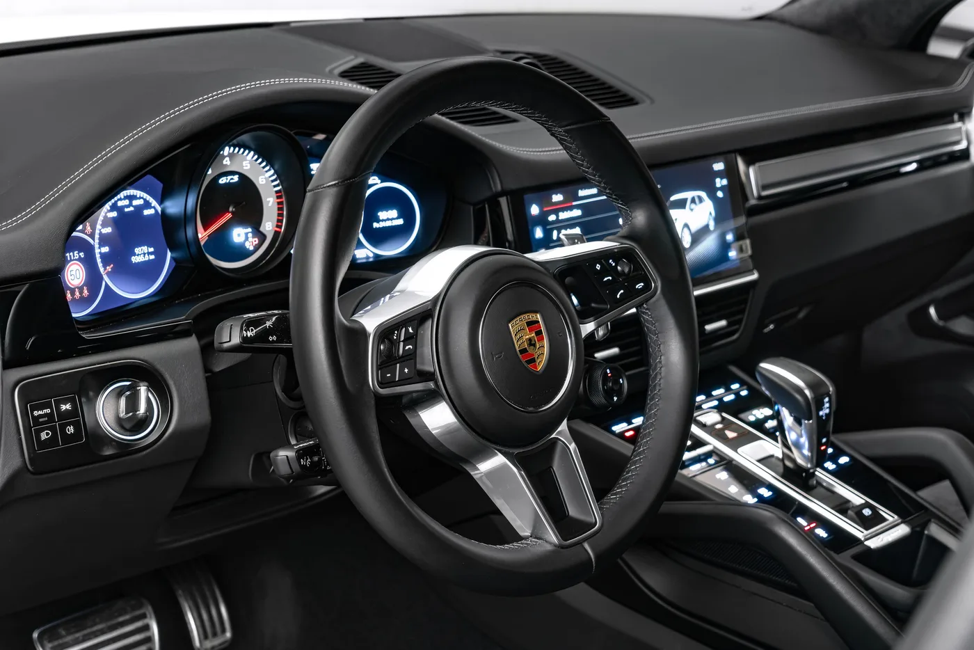 2023 Porsche Cayenne GTS offered by a specialist dealer in Ostrava, Czechia, photo 14 of 15