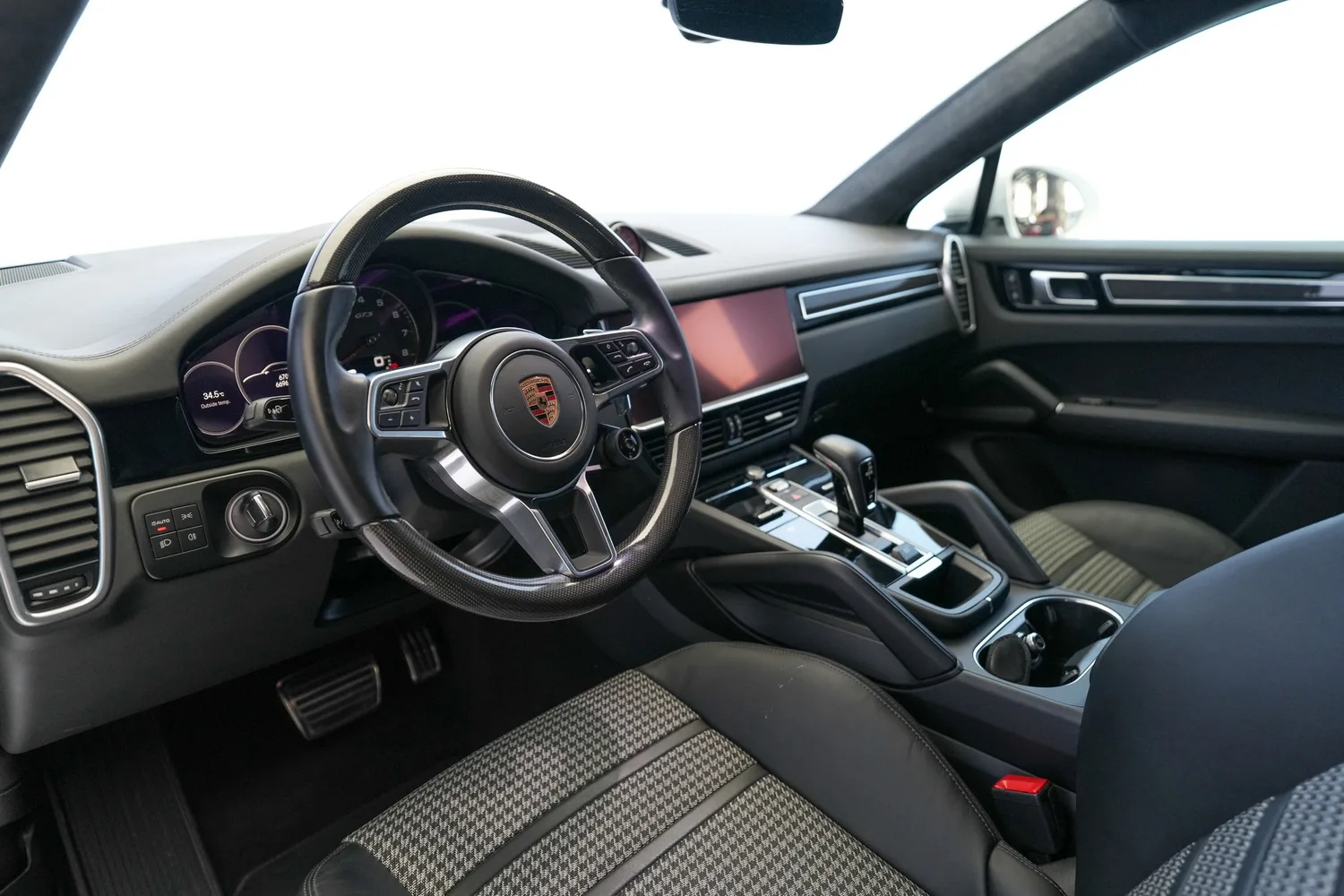 2023 Porsche Cayenne GTS Coupé, 2/19