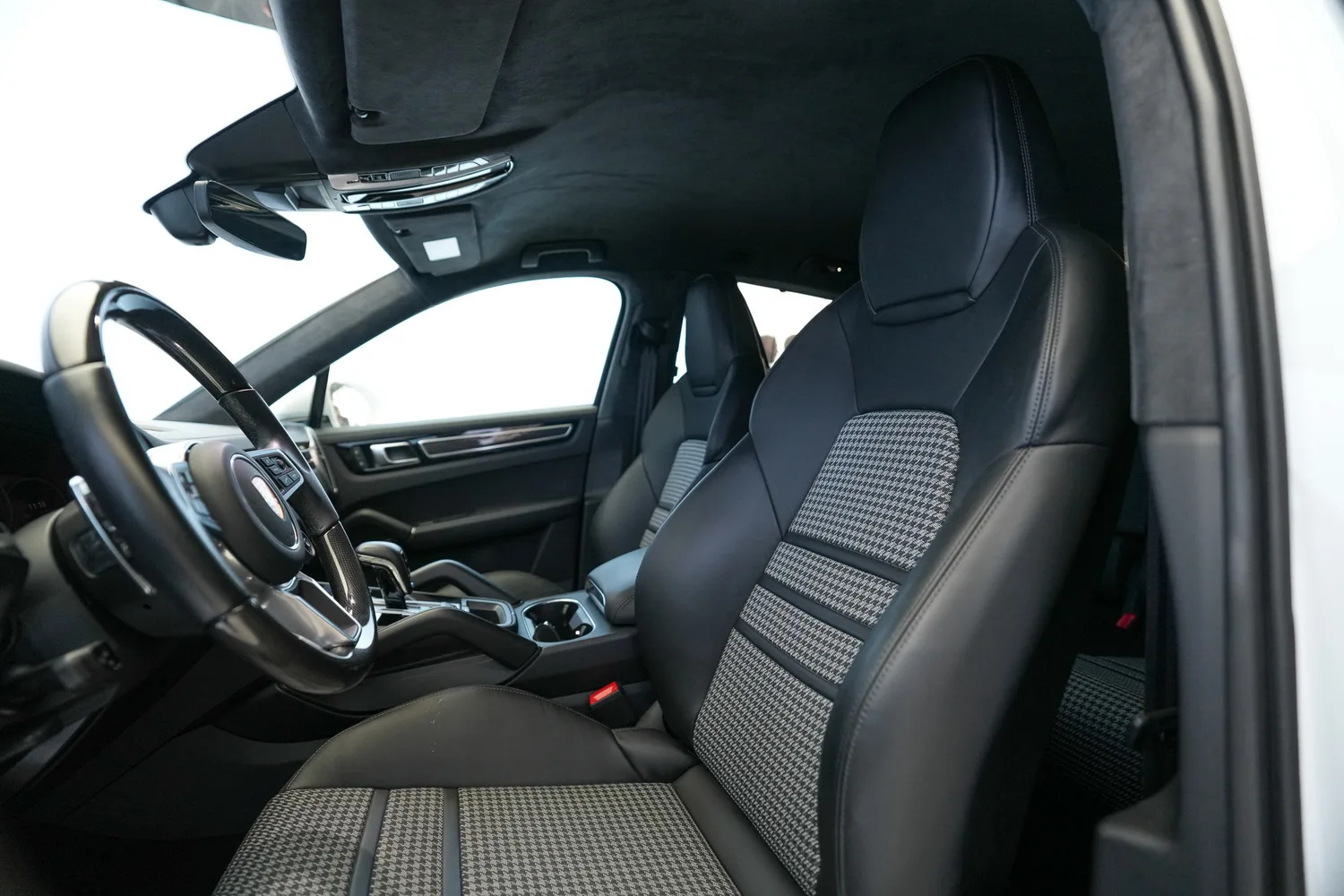 2023 Porsche Cayenne GTS Coupé, 3/19
