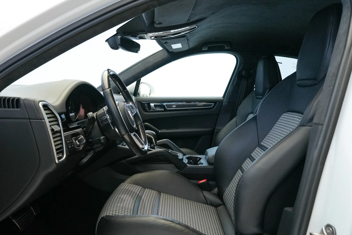 2023 Porsche Cayenne GTS Coupé, 6/19
