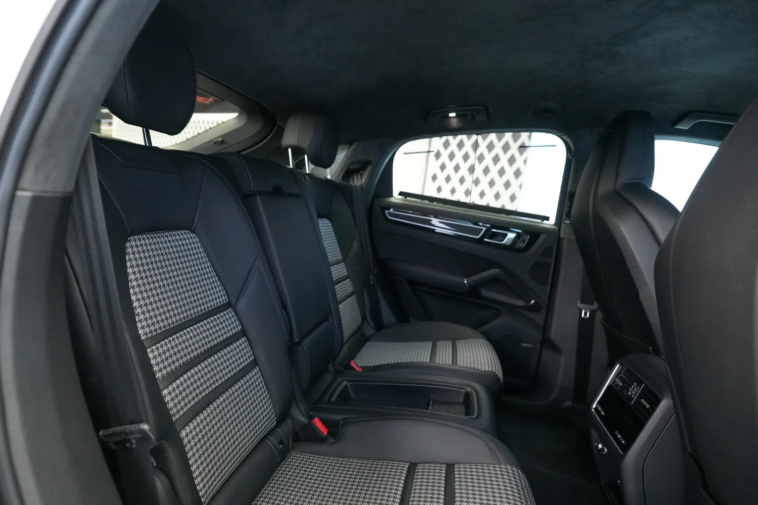 2023 Porsche Cayenne GTS Coupé, 9/19