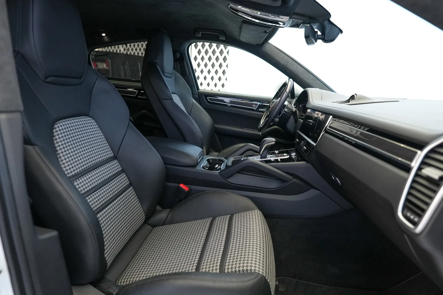 2023 Porsche Cayenne GTS Coupé, 13/19