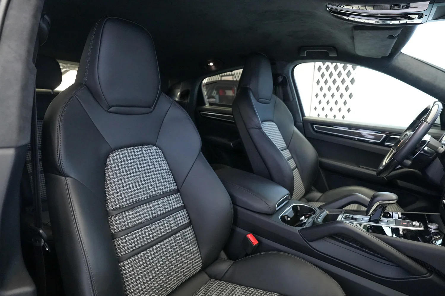 2023 Porsche Cayenne GTS Coupé, 14/19
