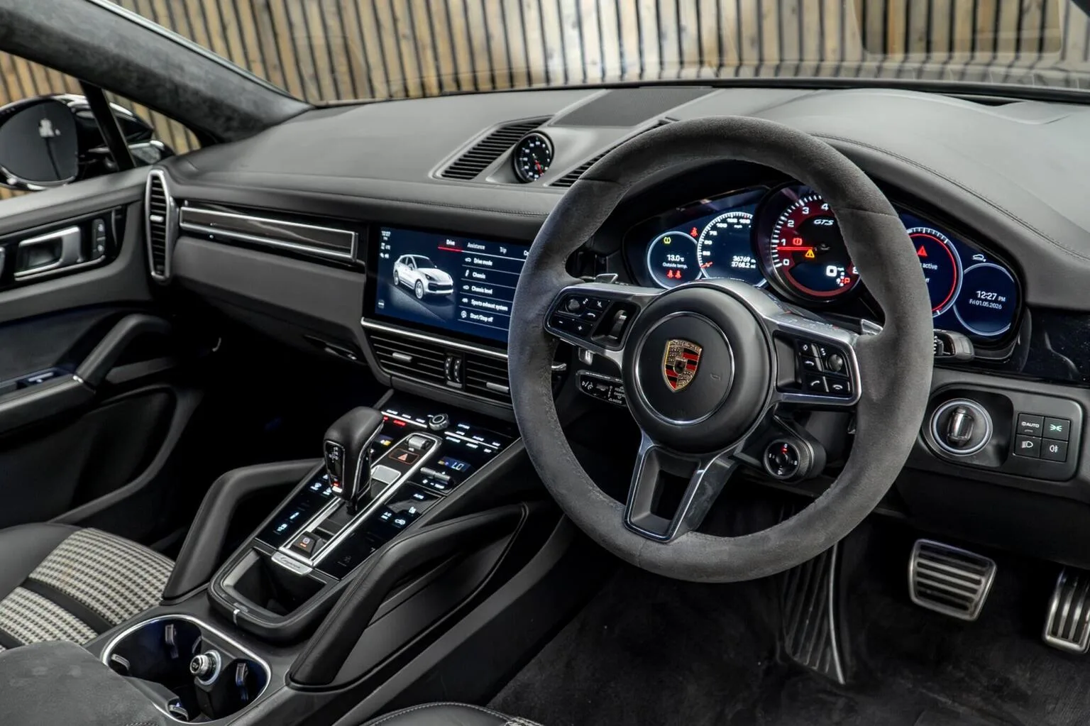 2023 Porsche Cayenne GTS Coupé, 23/30