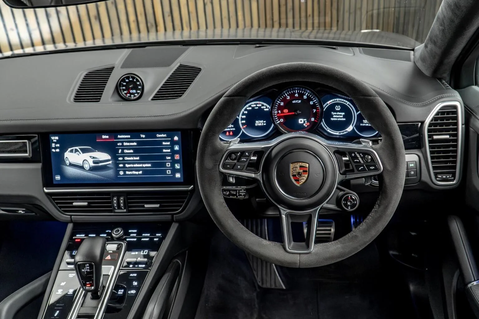 2023 Porsche Cayenne GTS Coupé, 26/30