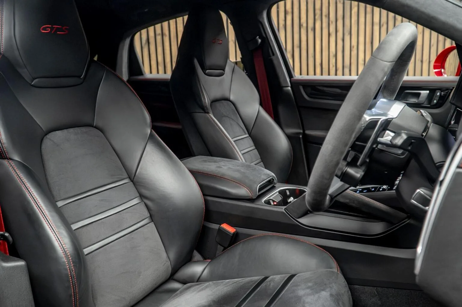 2023 Porsche Cayenne GTS Coupé, 2/30