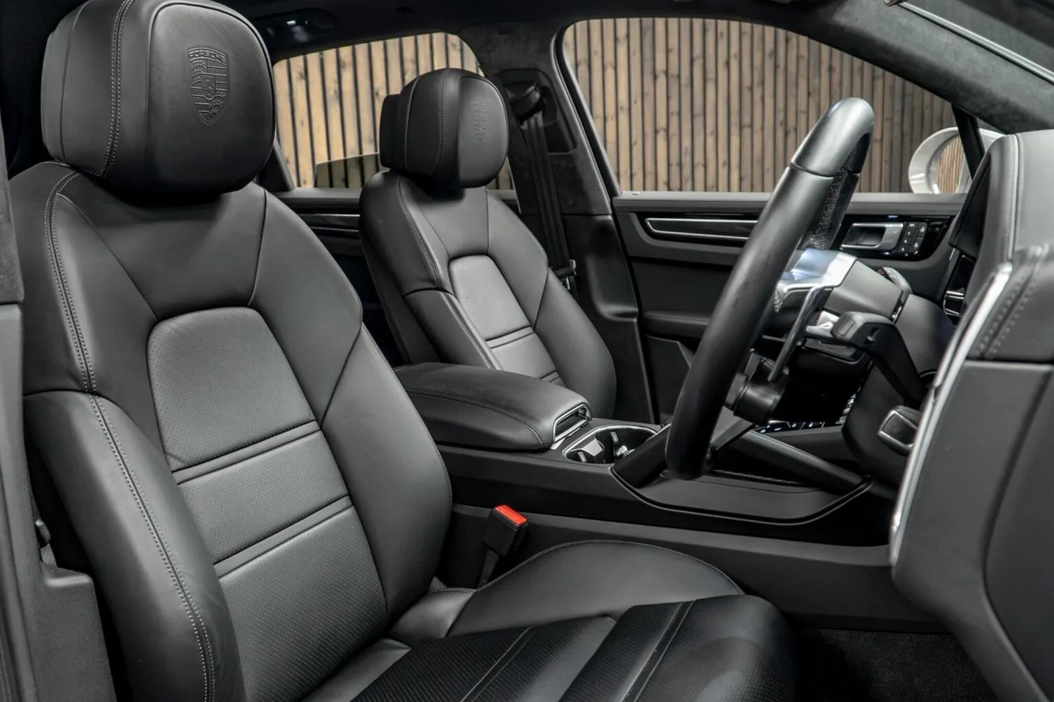 2023 Porsche Cayenne GTS, 2/30