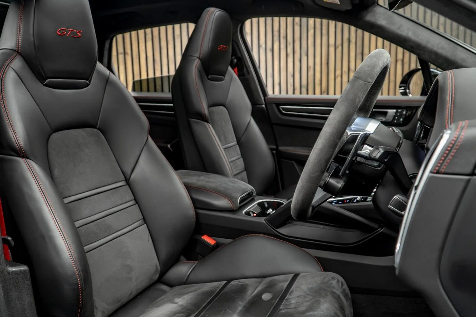 2023 Porsche Cayenne GTS, 2/30