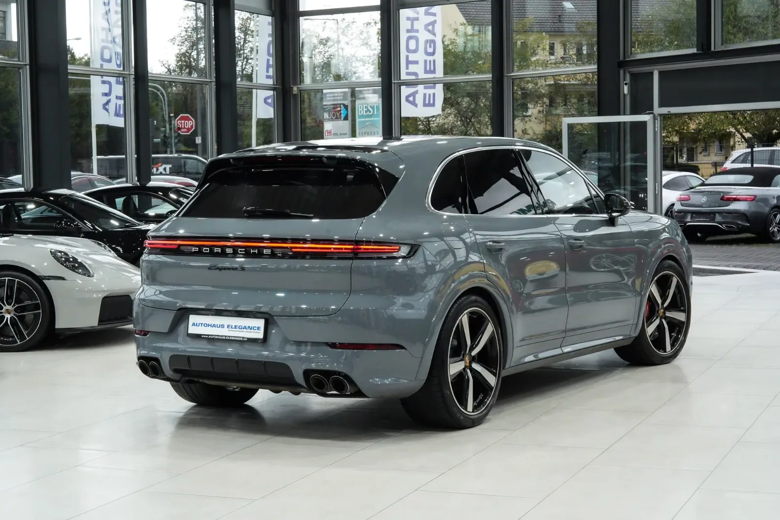2023 Porsche Cayenne S, 2/30