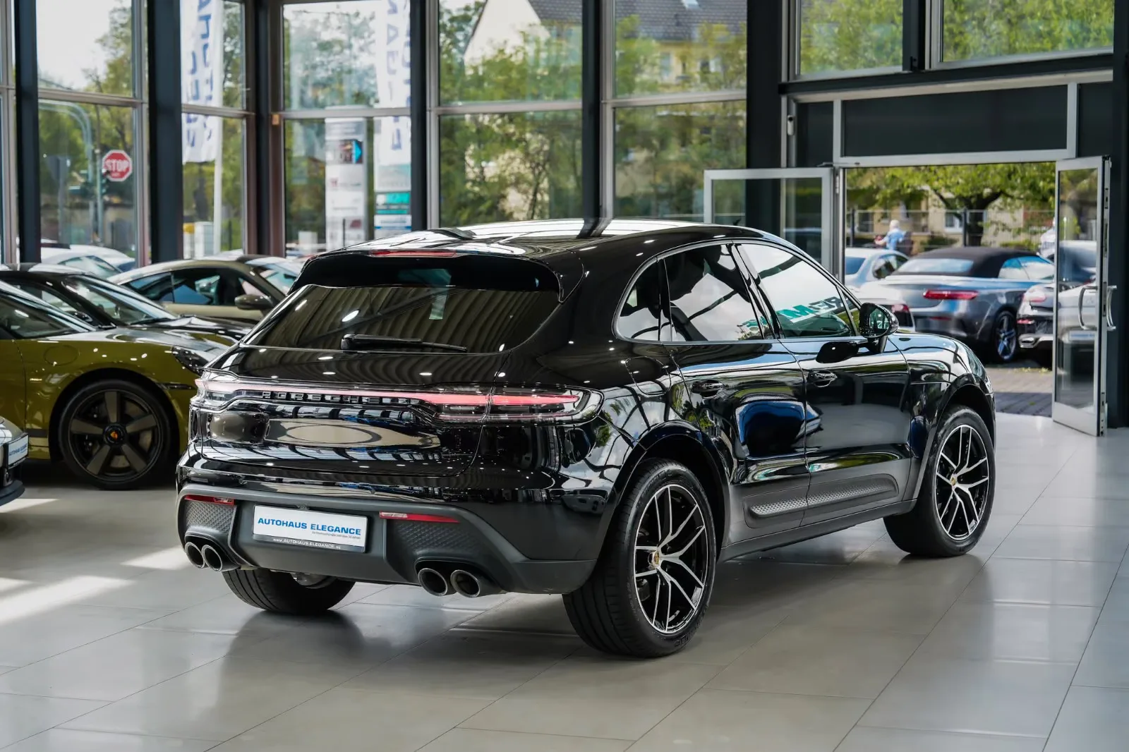 2023 Porsche Macan, 2/30