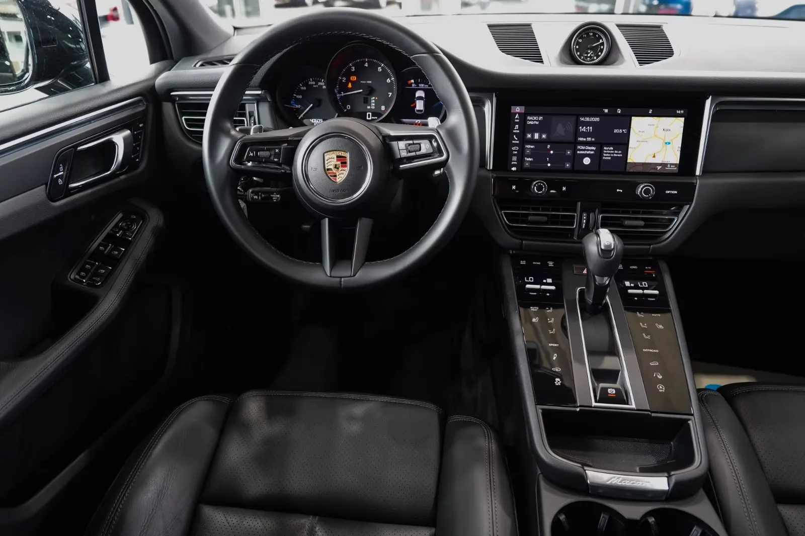 2023 Porsche Macan, 16/30