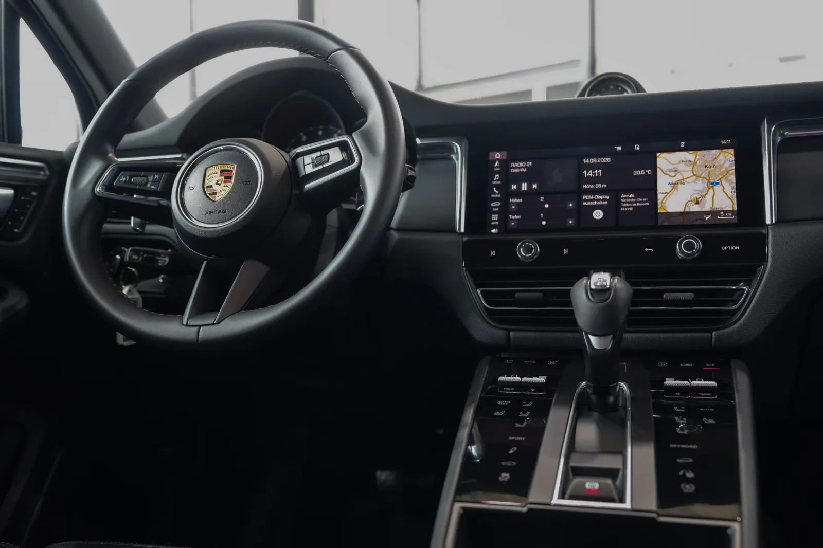 2023 Porsche Macan, 17/30