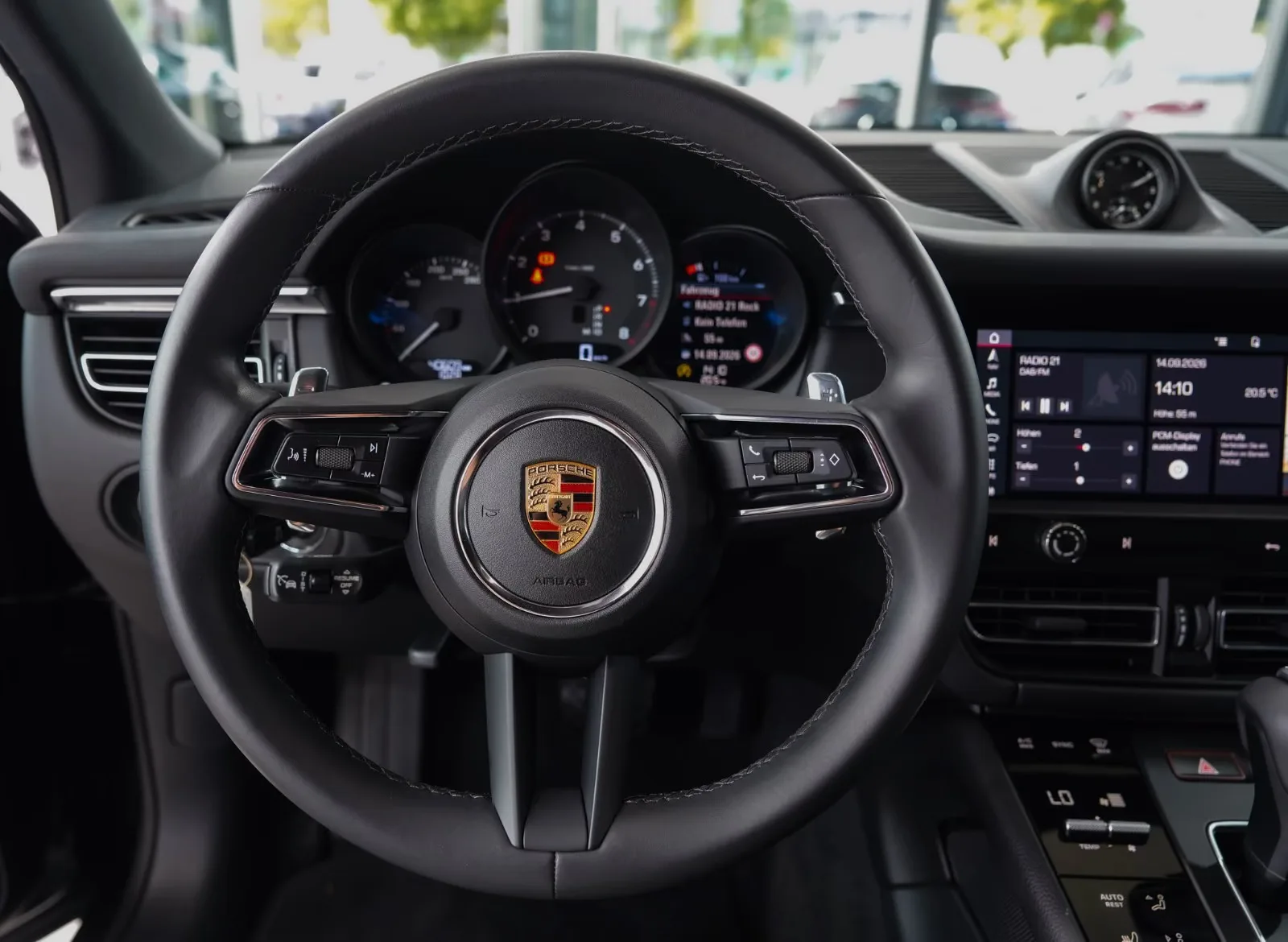 2023 Porsche Macan, 18/30