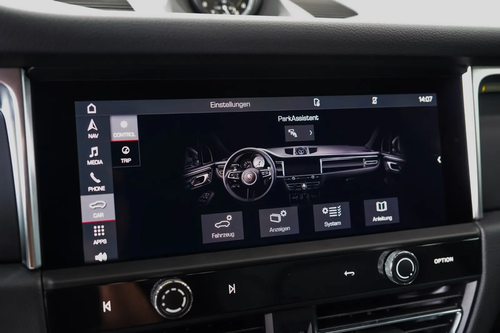 2023 Porsche Macan, 22/30