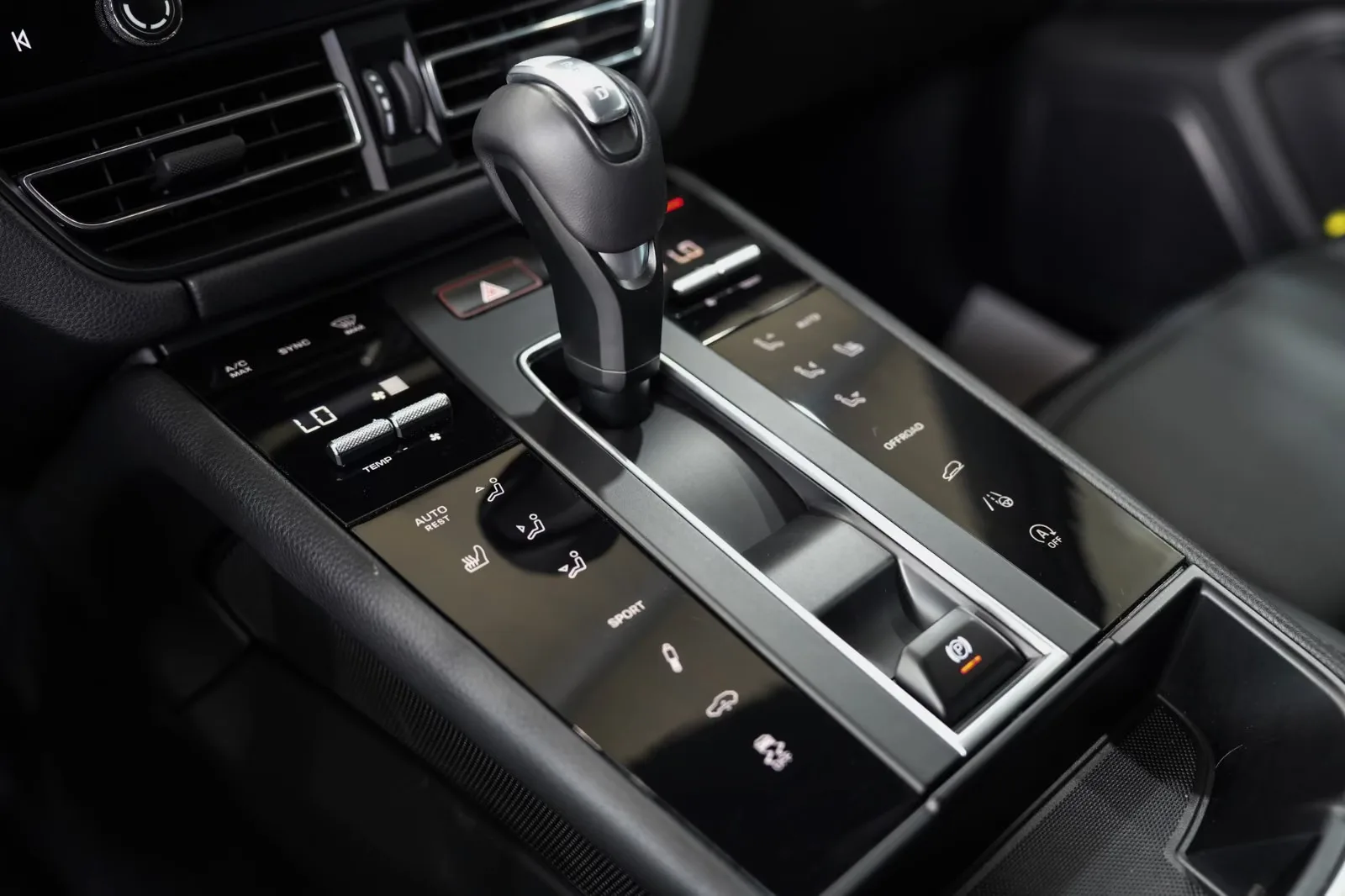 2023 Porsche Macan, 28/30