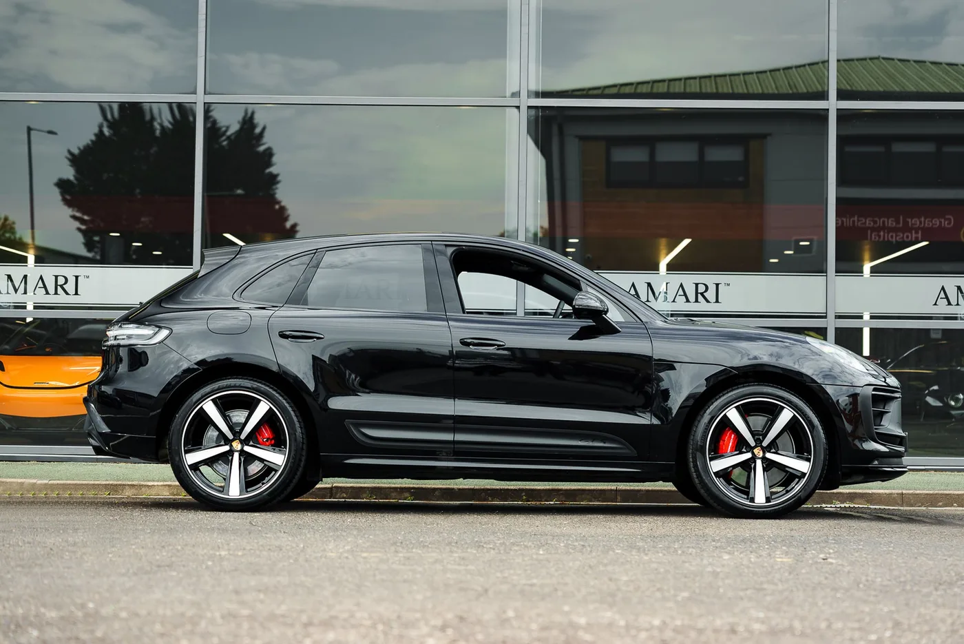 2023 Porsche Macan GTS angeboten von einem Supersportwagenhändler in Preston, Vereinigtes Königreich, Foto 3 von 25