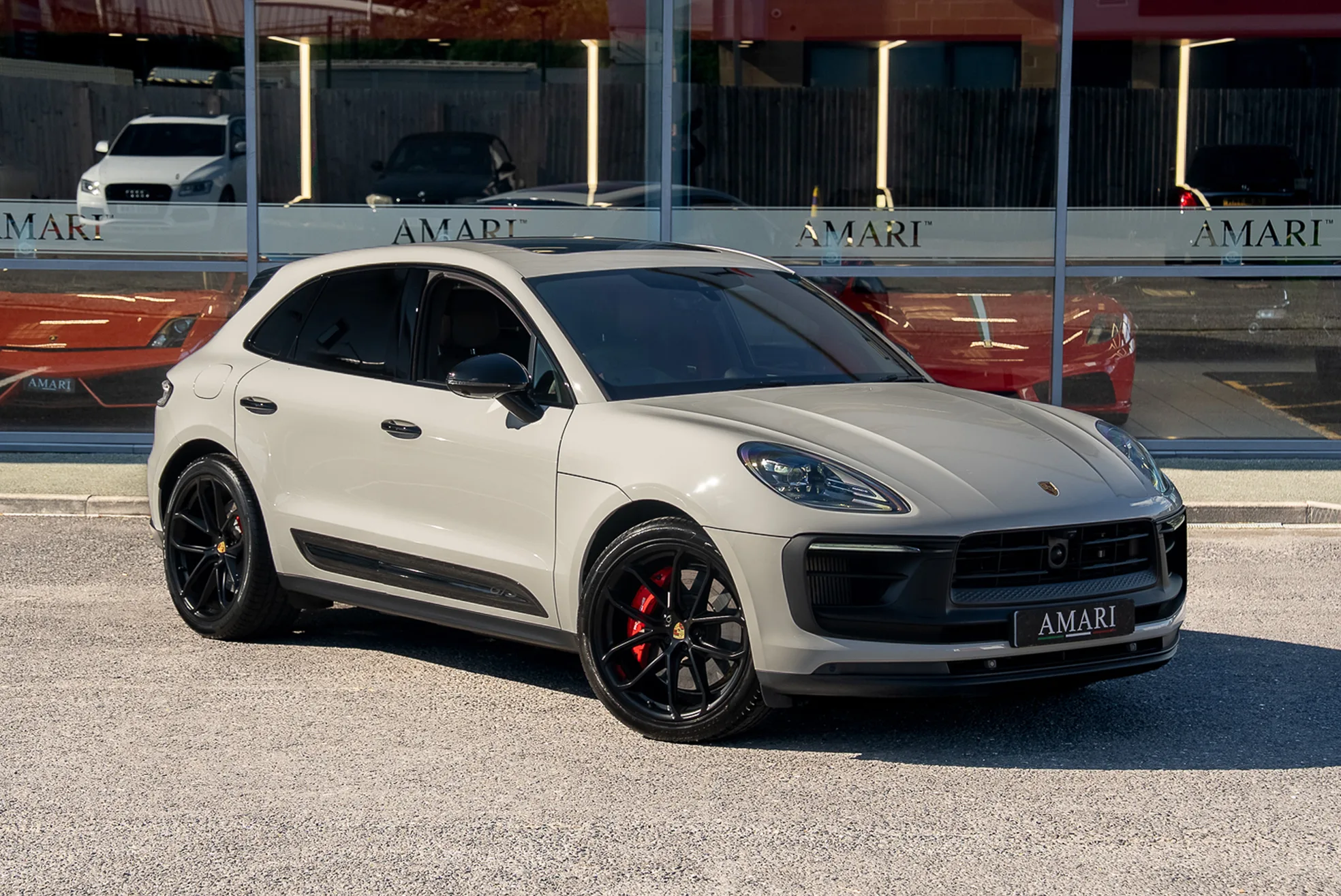 2023 Porsche Macan GTS proposée par un concessionnaire spécialisé à Preston, Royaume-Uni, photo principale