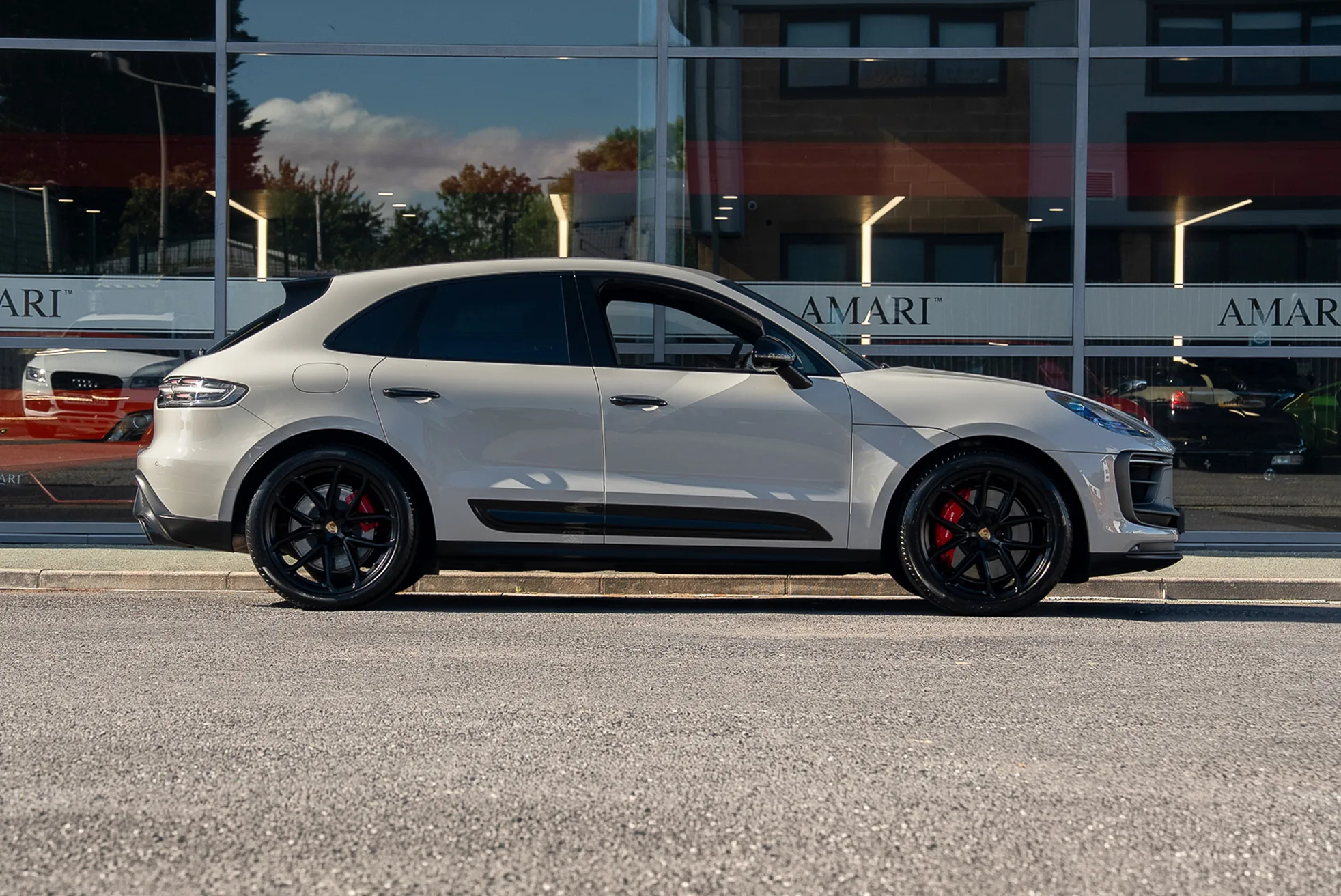 2023 Porsche Macan GTS, 2/30
