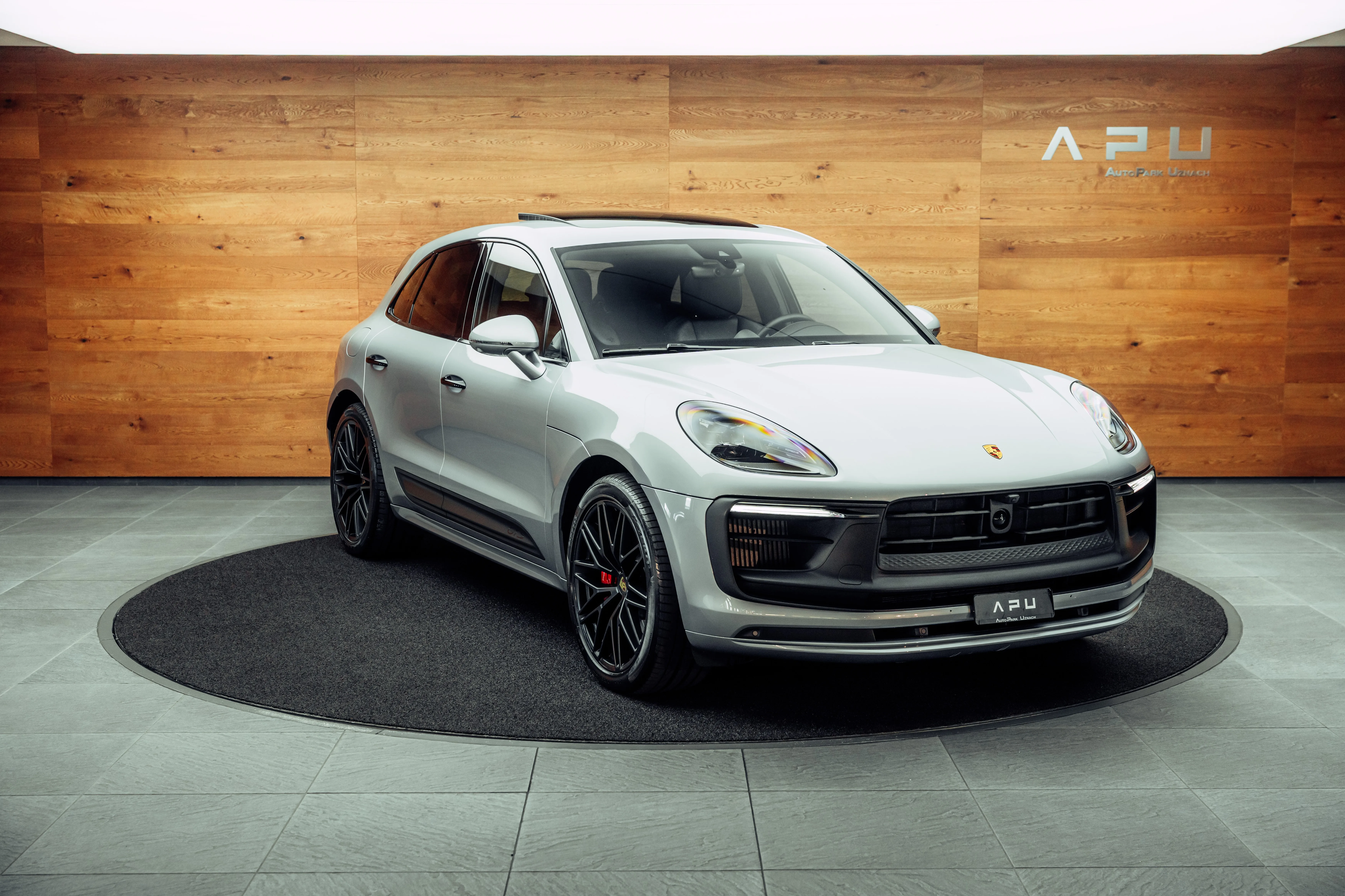 2023 Porsche Macan GTS offered by a specialist dealer in Uznach, Switzerland, main photo