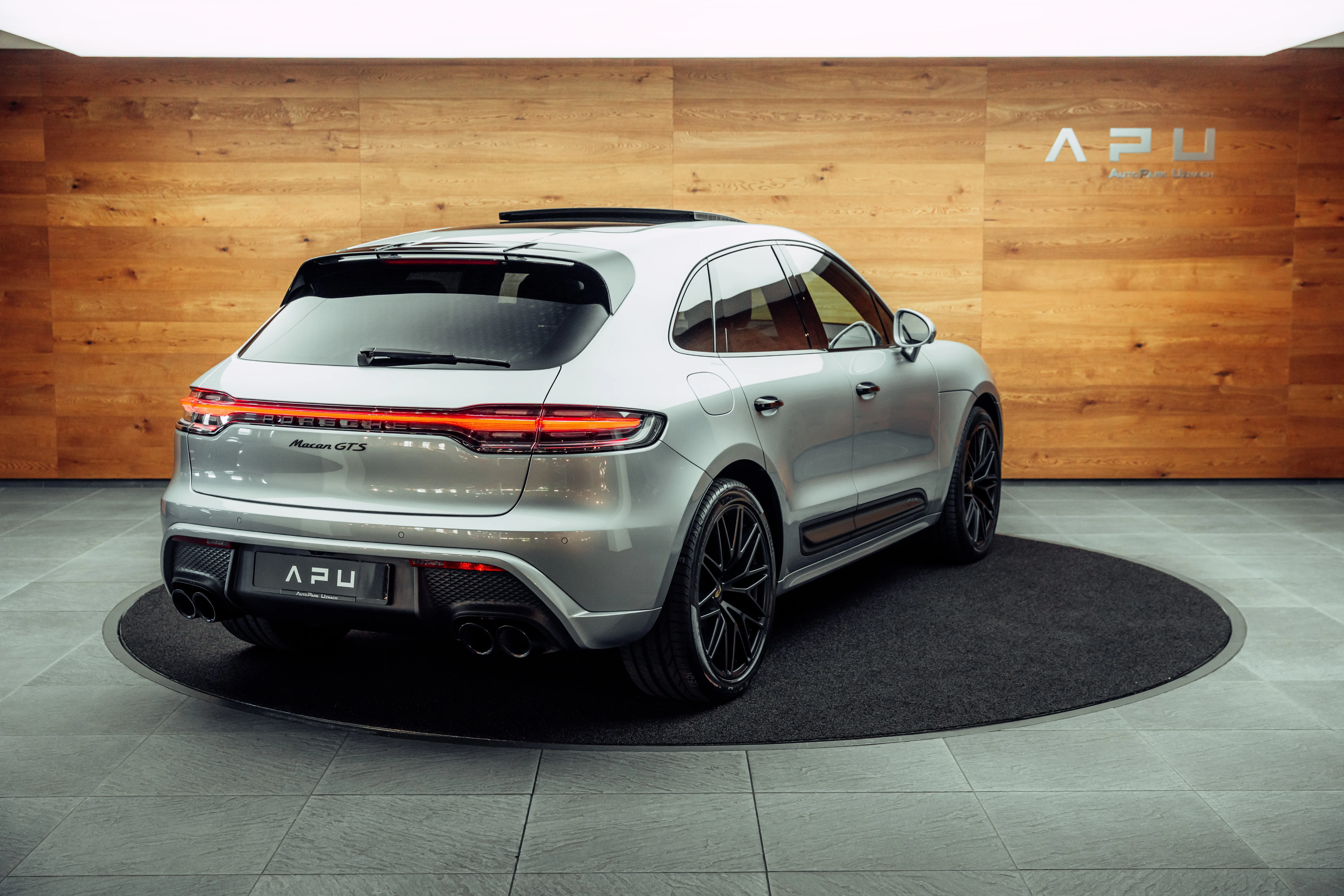 2023 Porsche Macan GTS, 2/19