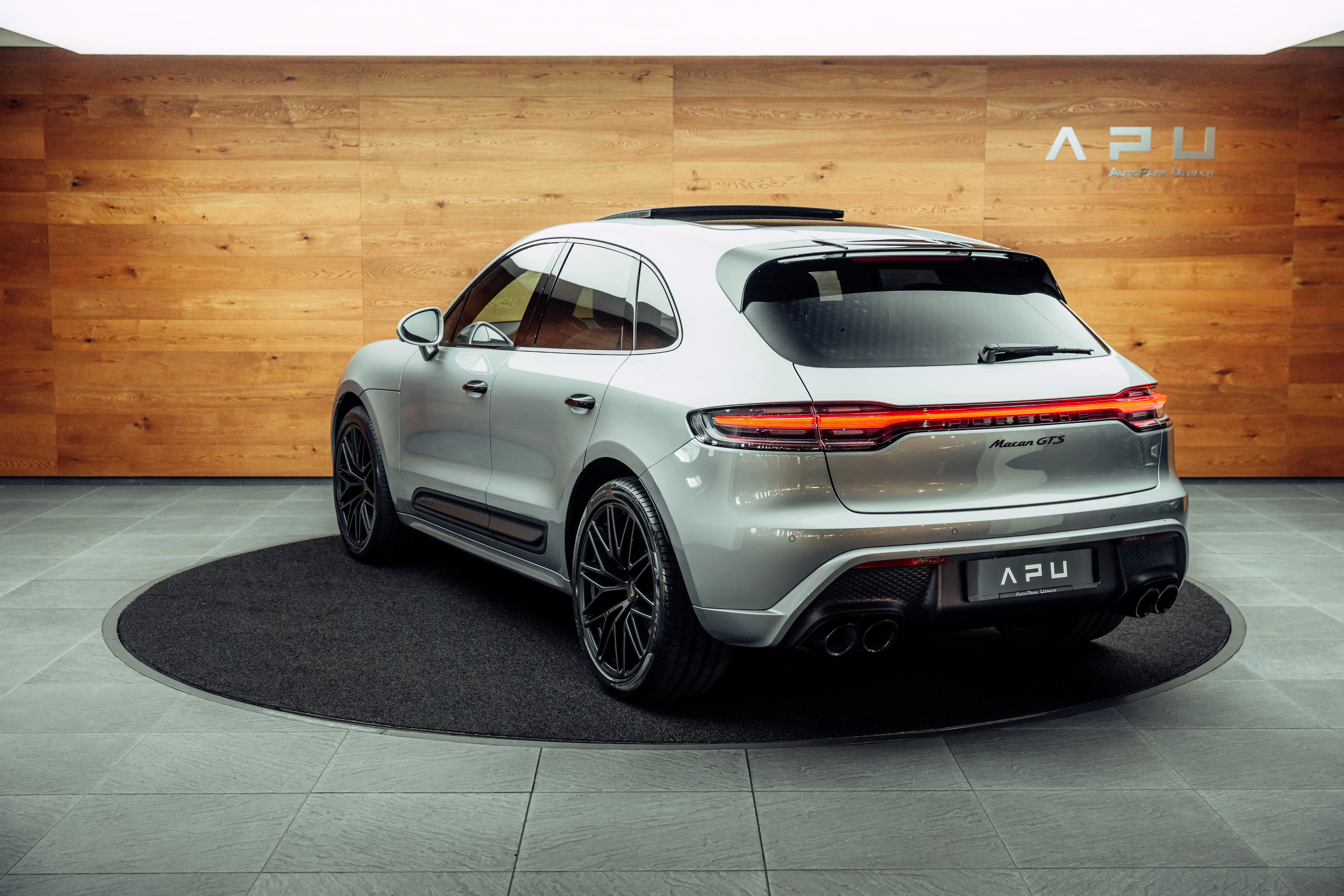 2023 Porsche Macan GTS, 3/19