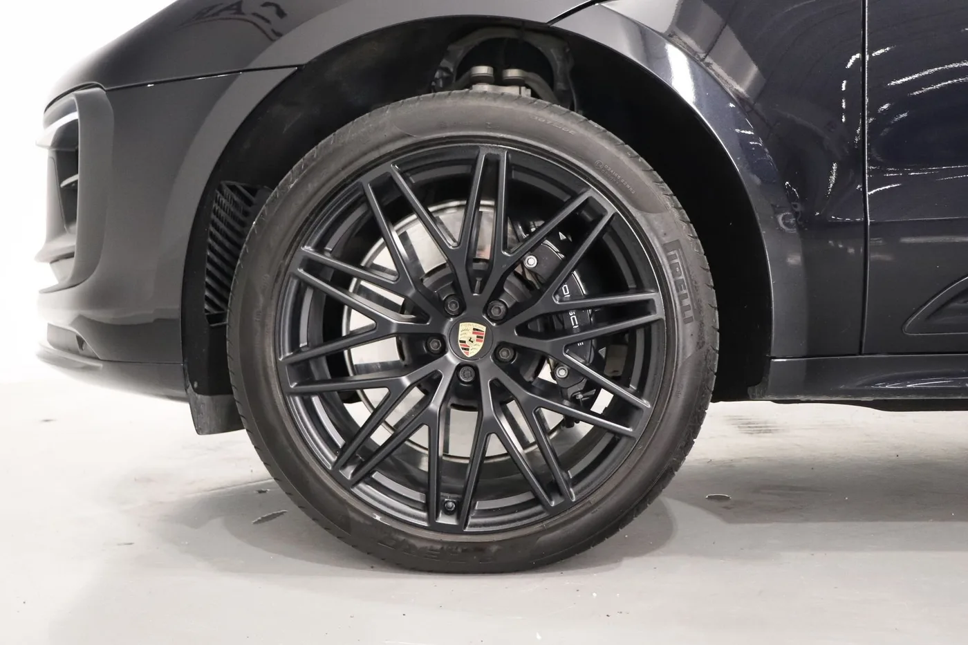 2023 Porsche Macan GTS offered by a supercar dealer in Zibido San Giacomo, Italy, photo 7 of 24