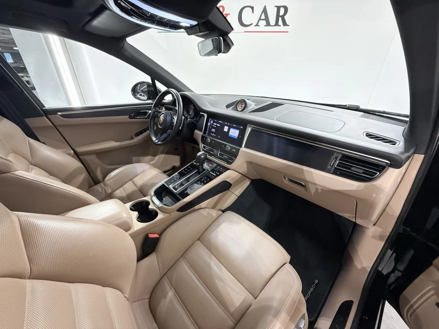 2023 Porsche Macan GTS offered by a supercar dealer in Zibido San Giacomo, Italy, photo 16 of 24