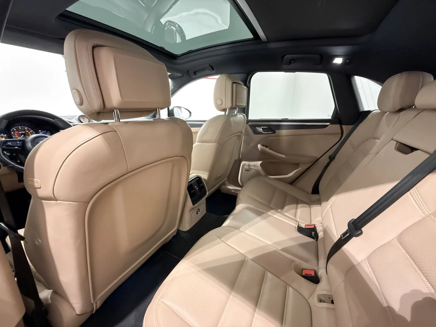 2023 Porsche Macan GTS offered by a supercar dealer in Zibido San Giacomo, Italy, photo 18 of 24