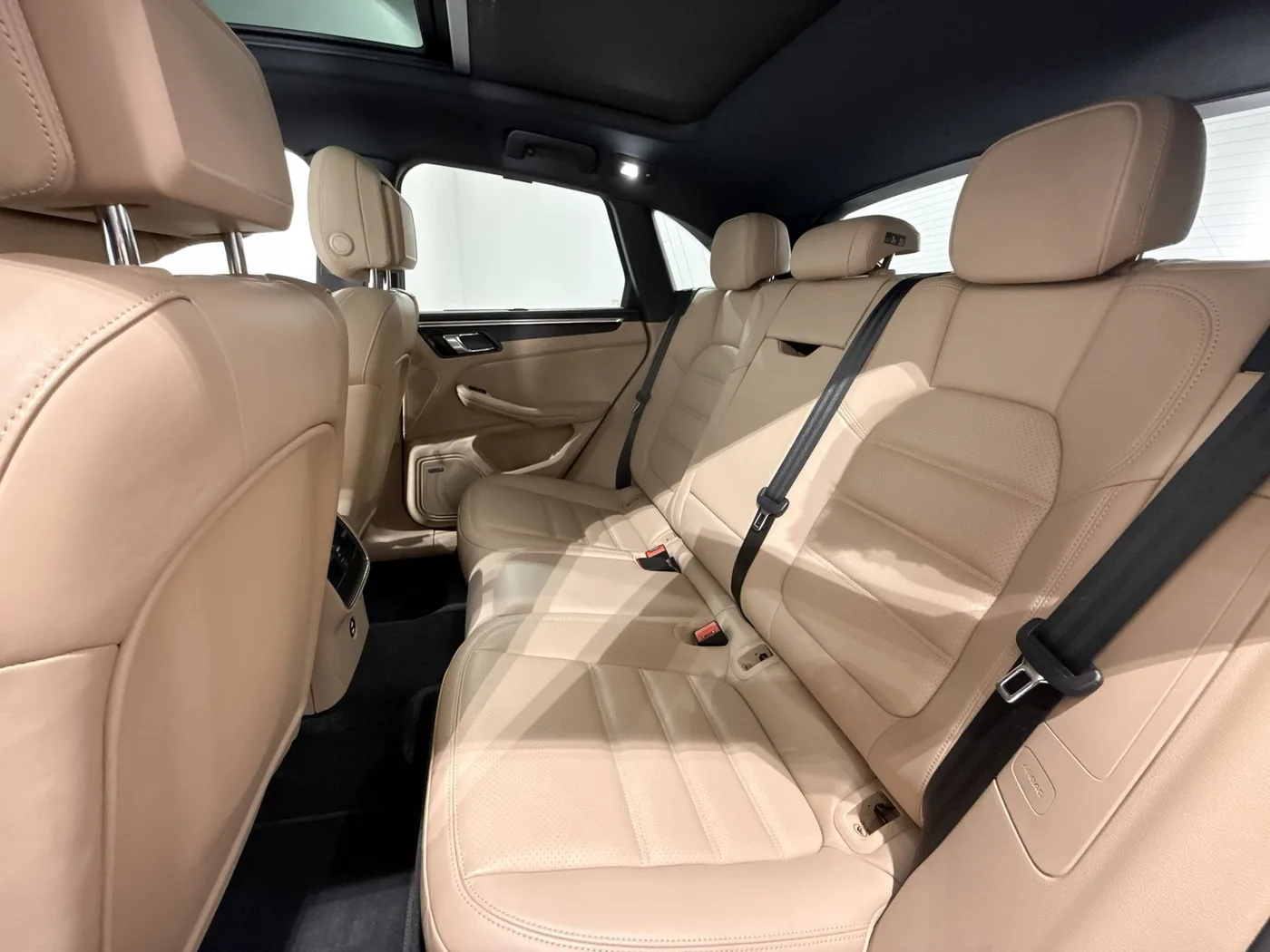 2023 Porsche Macan GTS offered by a supercar dealer in Zibido San Giacomo, Italy, photo 19 of 24