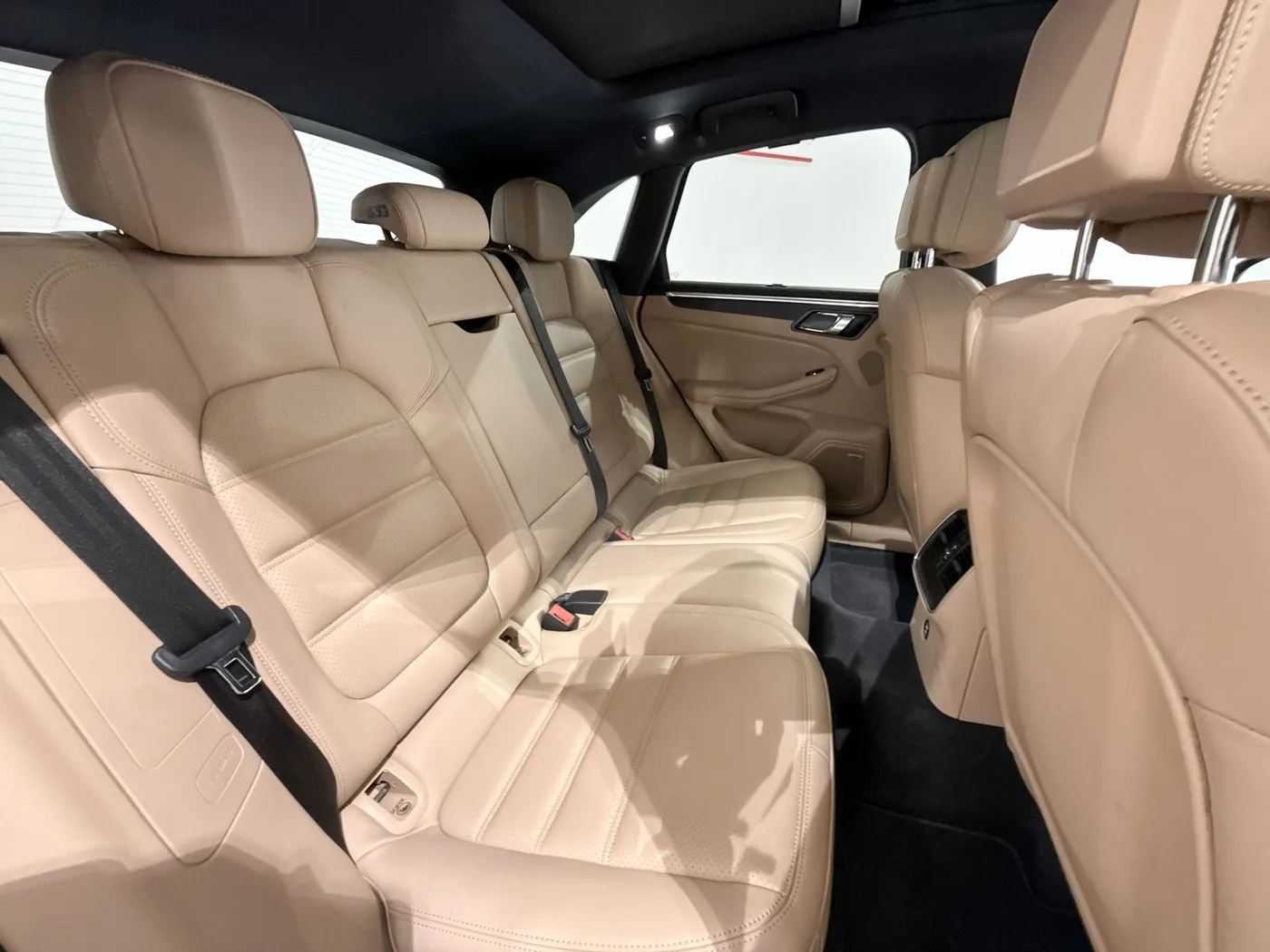 2023 Porsche Macan GTS offered by a supercar dealer in Zibido San Giacomo, Italy, photo 20 of 24