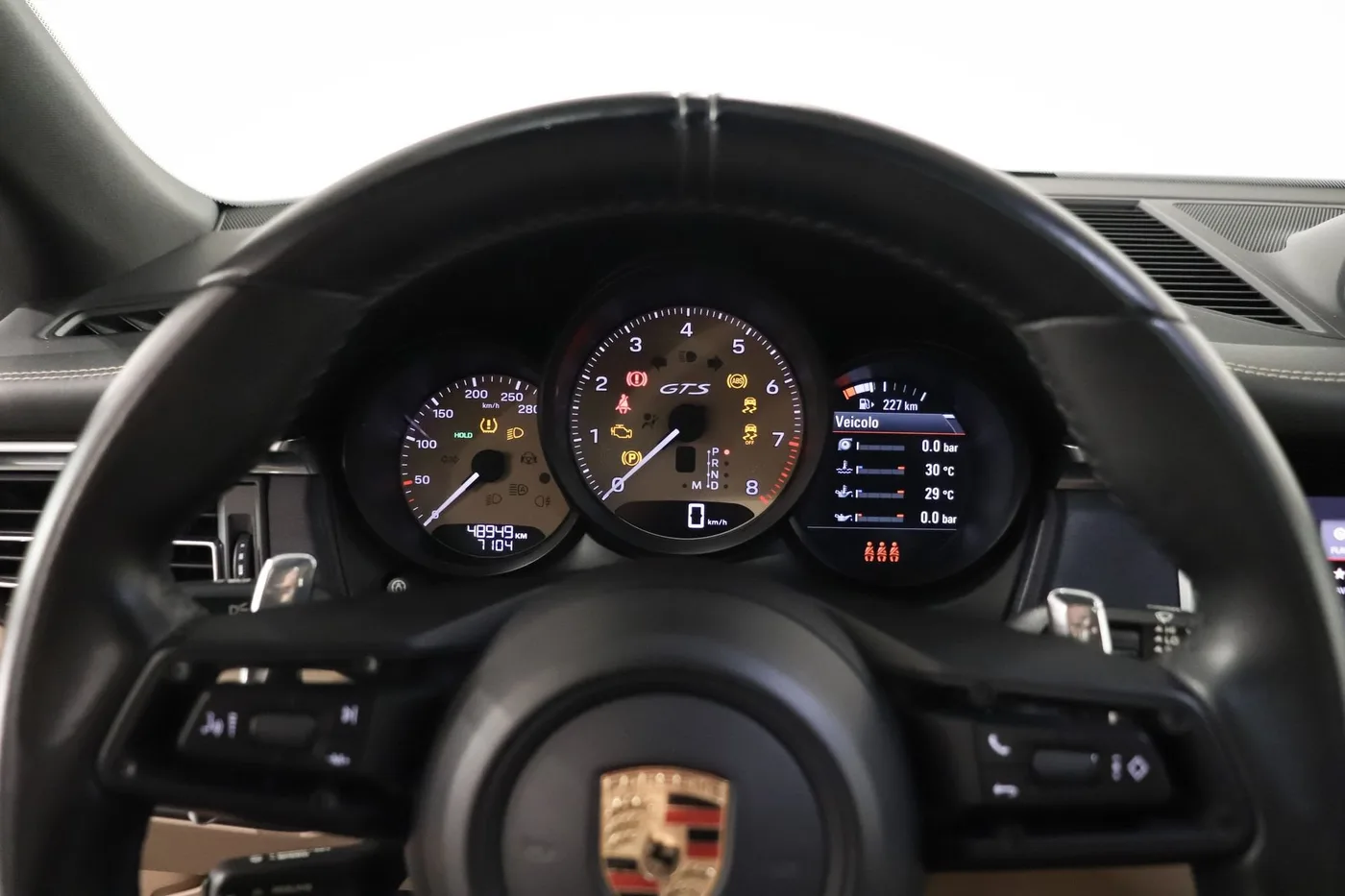 2023 Porsche Macan GTS offered by a supercar dealer in Zibido San Giacomo, Italy, photo 23 of 24