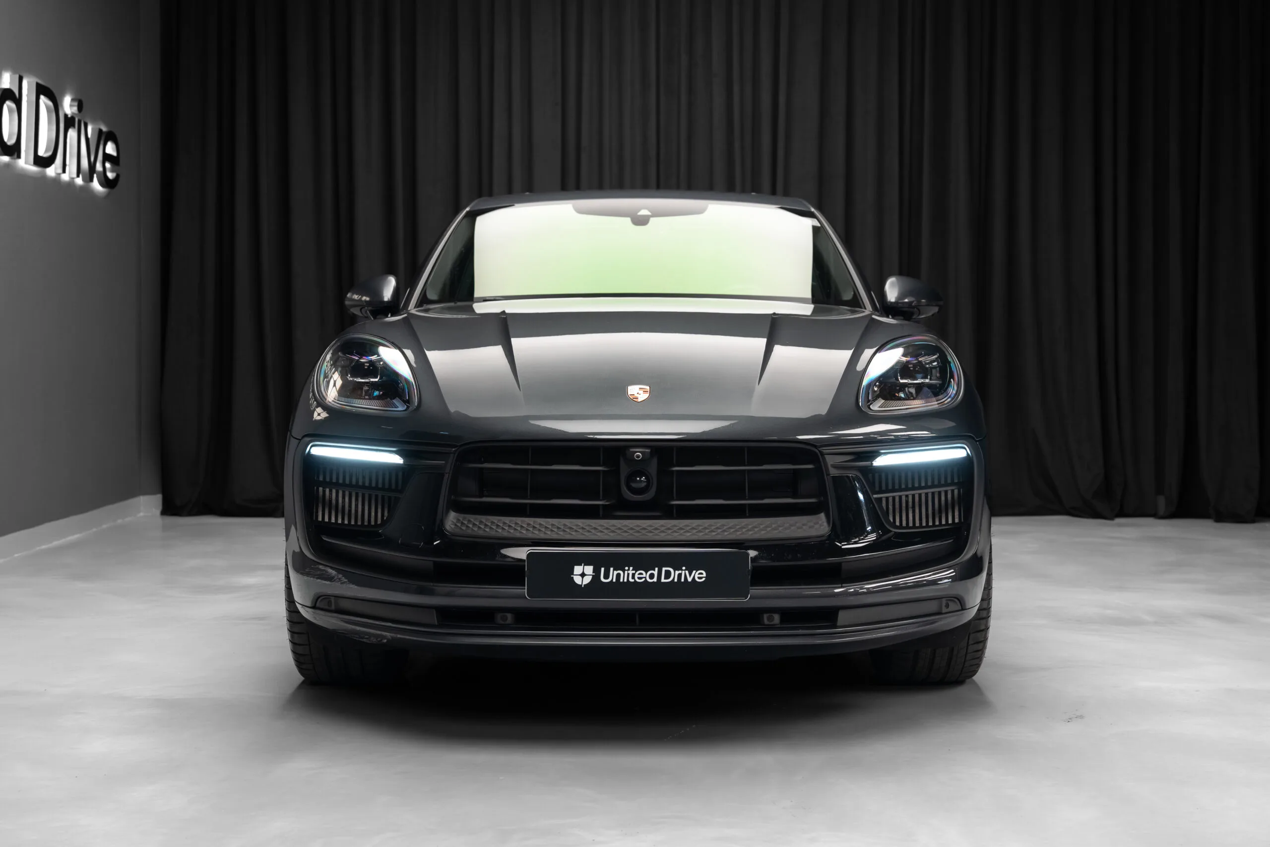 2023 Porsche Macan GTS, 2/30