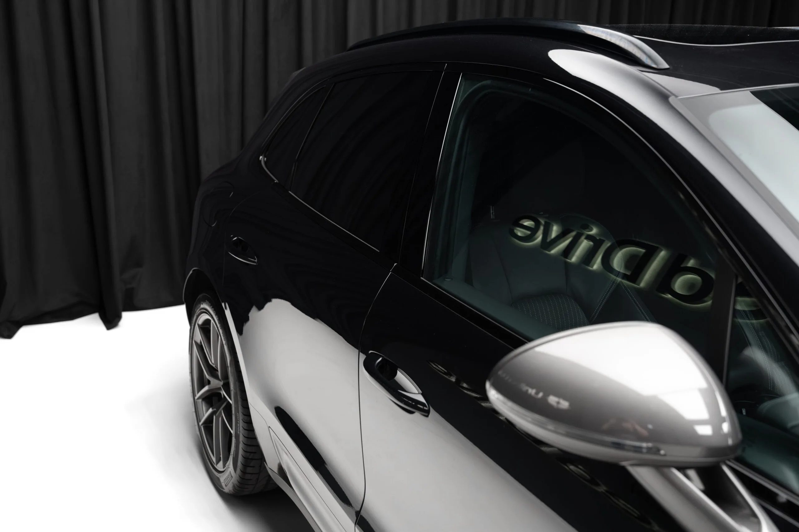 2023 Porsche Macan T, 4/30