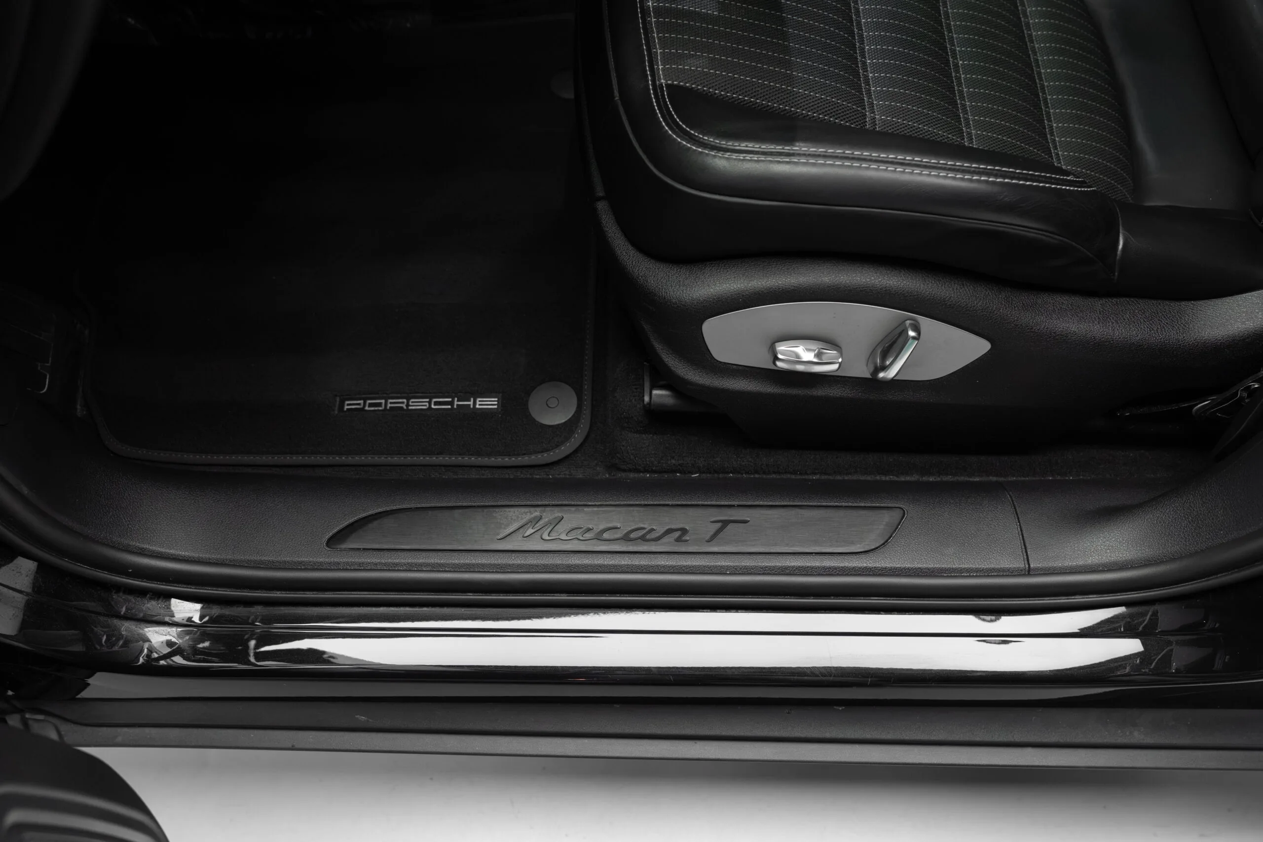 2023 Porsche Macan T, 15/30