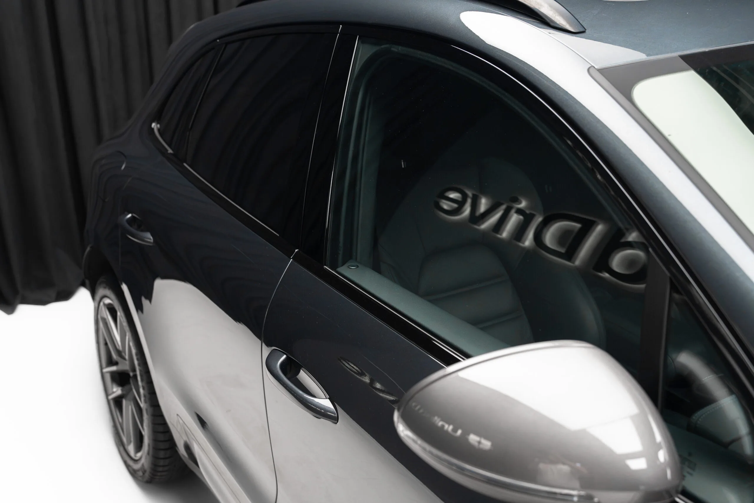 2023 Porsche Macan T, 4/30