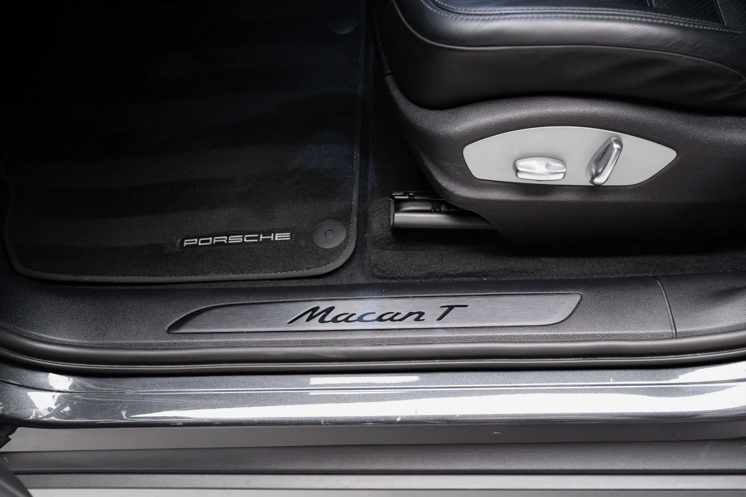 2023 Porsche Macan T, 15/30