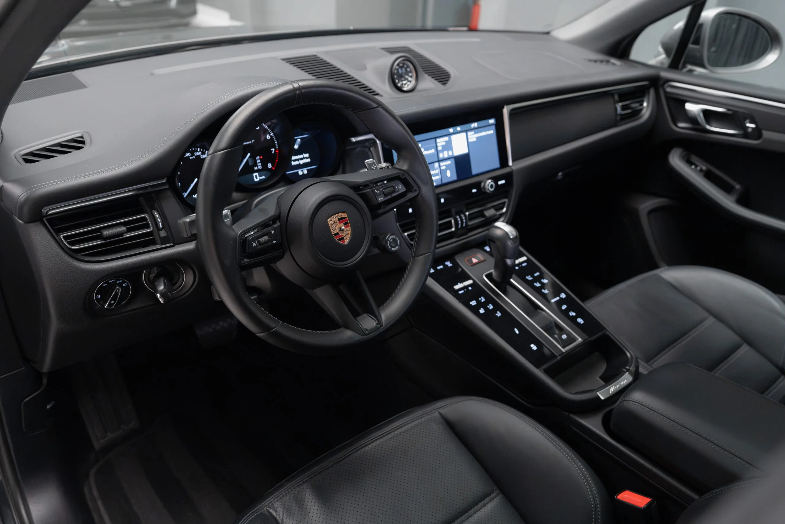 2023 Porsche Macan T, 17/30