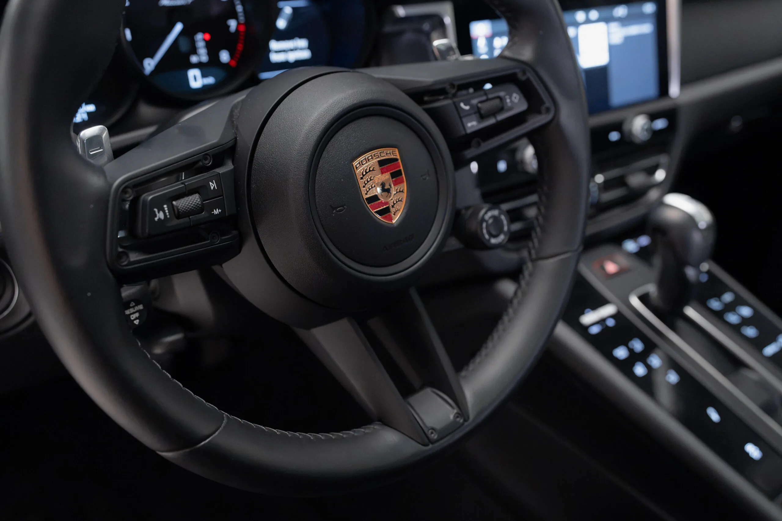 2023 Porsche Macan T, 18/30