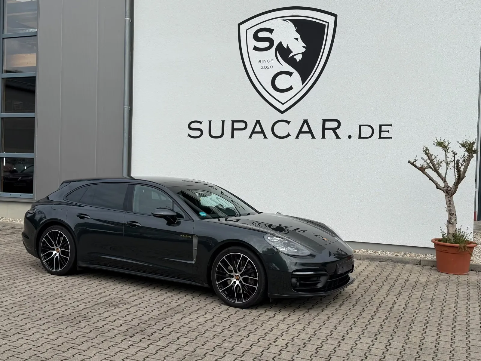 2023 Porsche Panamera 4 E-Hybrid Sport Turismo Platinum Edition, 2/27