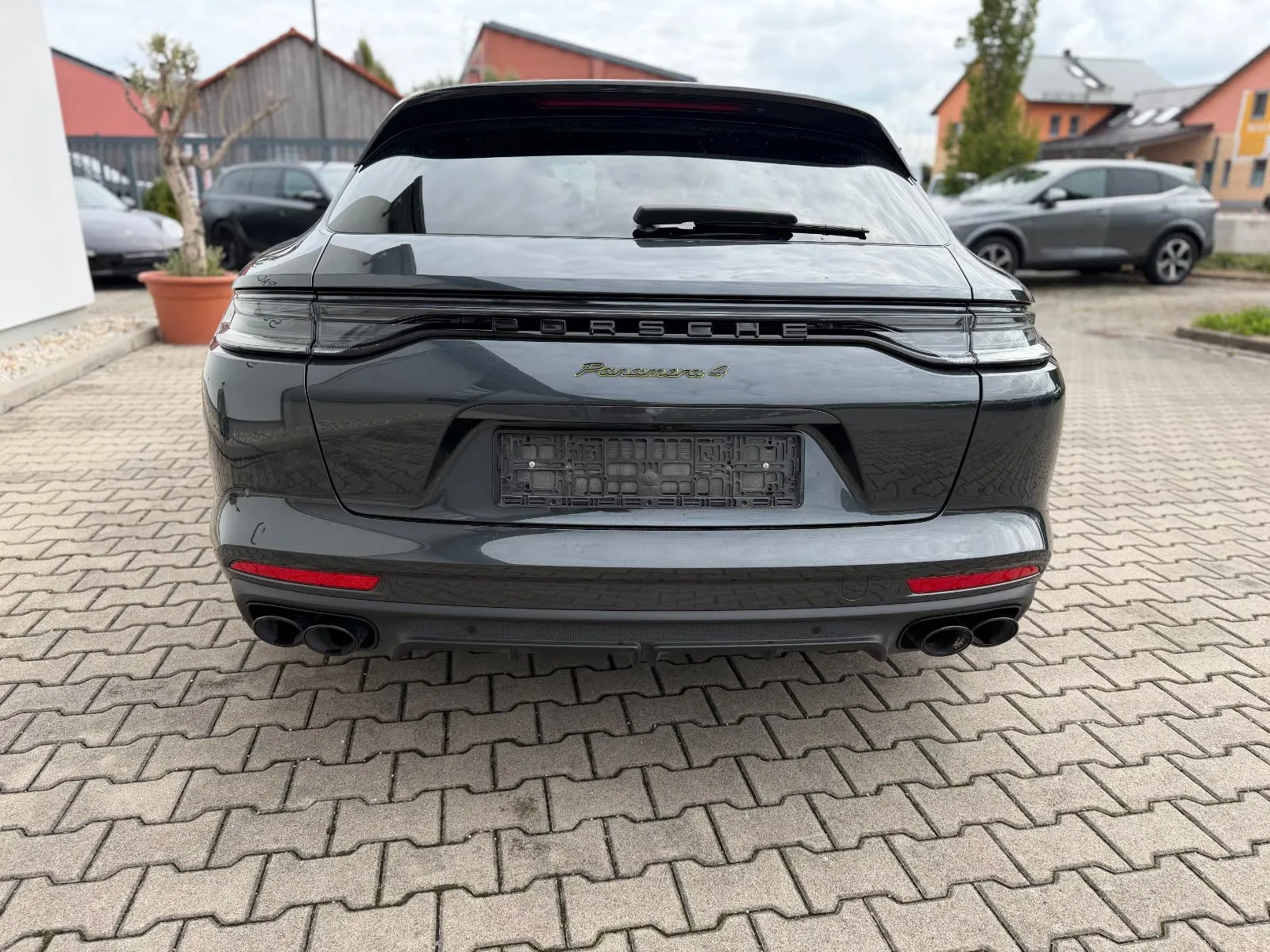 2023 Porsche Panamera 4 E-Hybrid Sport Turismo Platinum Edition, 10/27