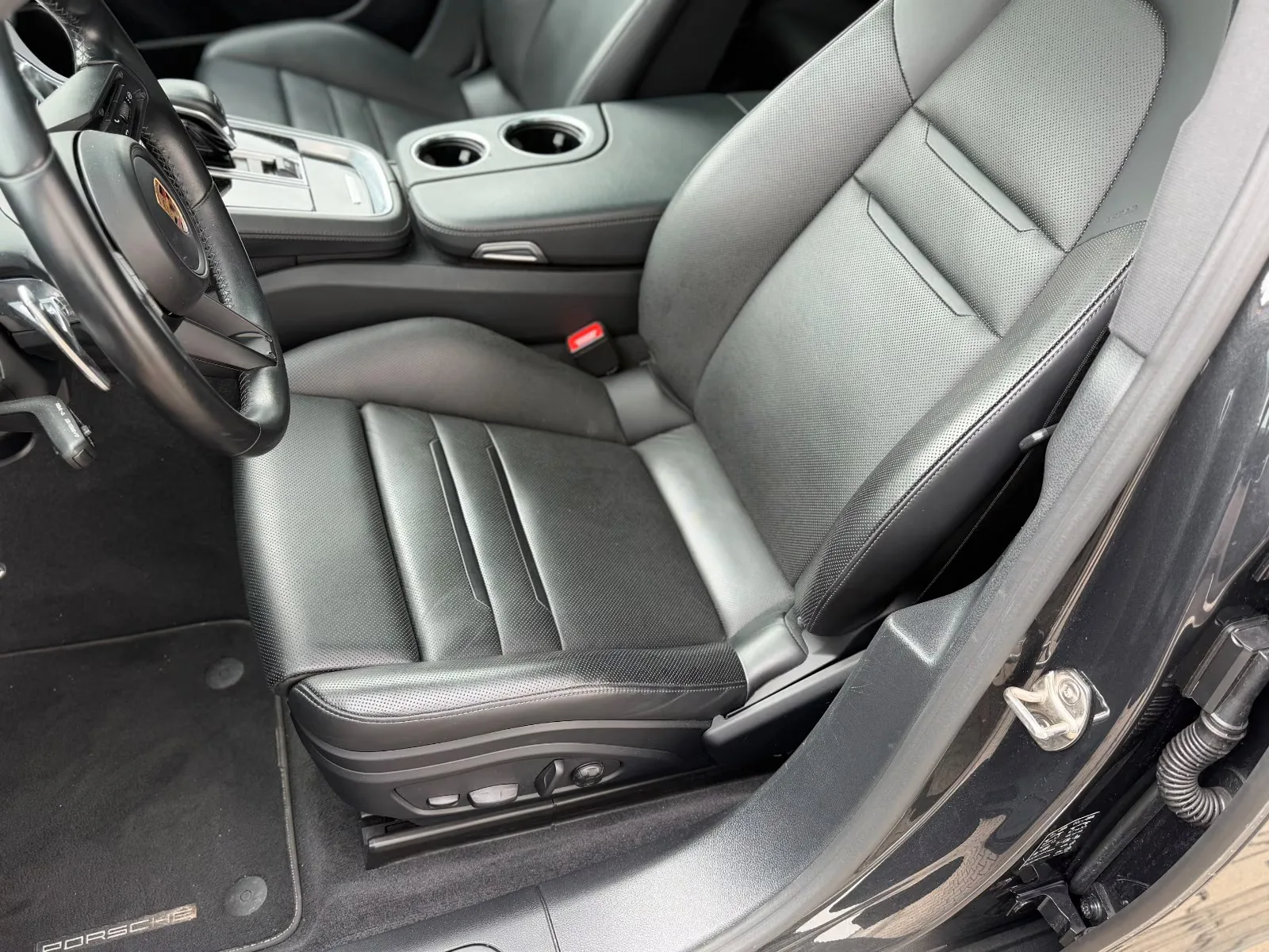 2023 Porsche Panamera 4 E-Hybrid Sport Turismo Platinum Edition, 19/27