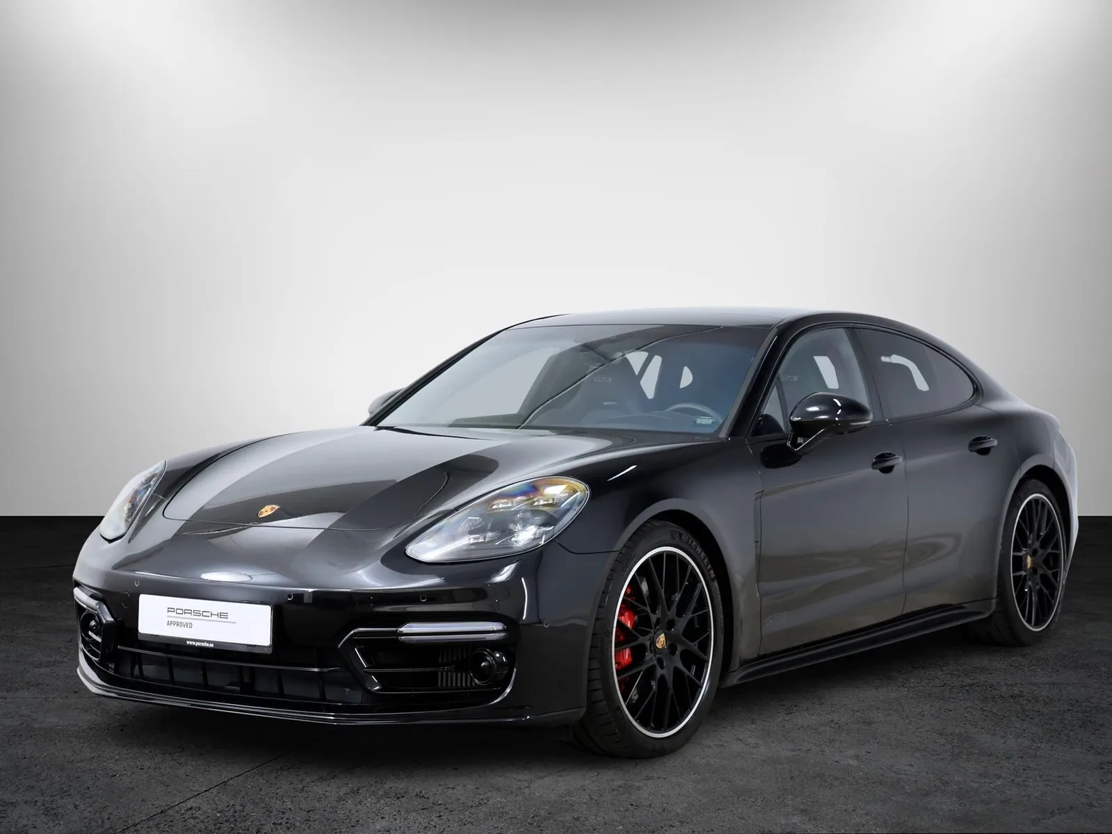 2023 Porsche Panamera GTS angeboten von einem Fachhändler in Tallinn, Estland, Hauptfoto