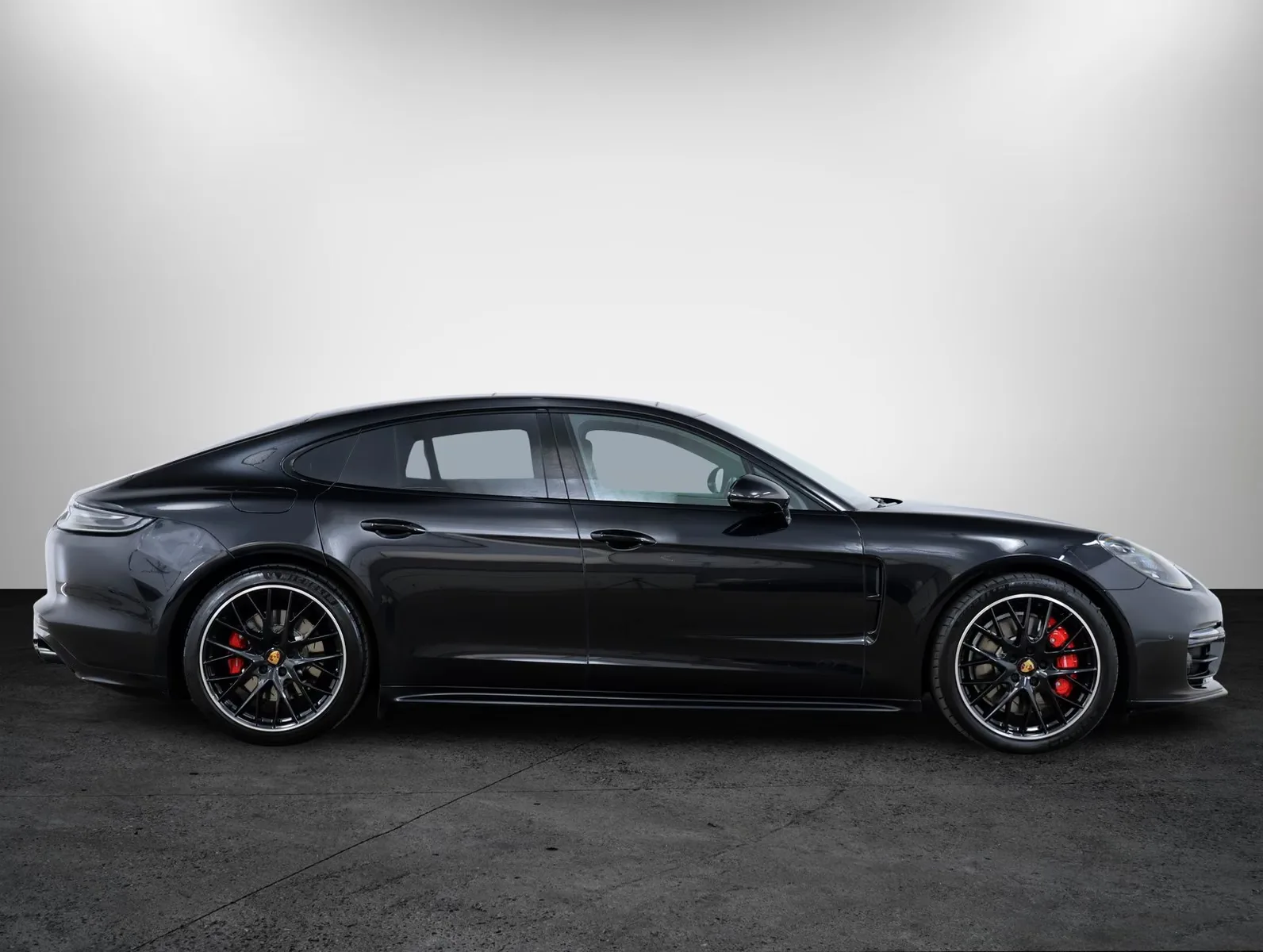 2023 Porsche Panamera GTS, 8/28