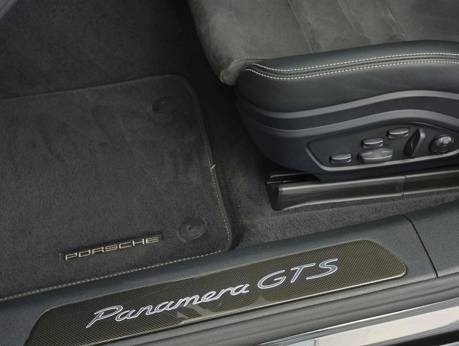 2023 Porsche Panamera GTS, 10/28