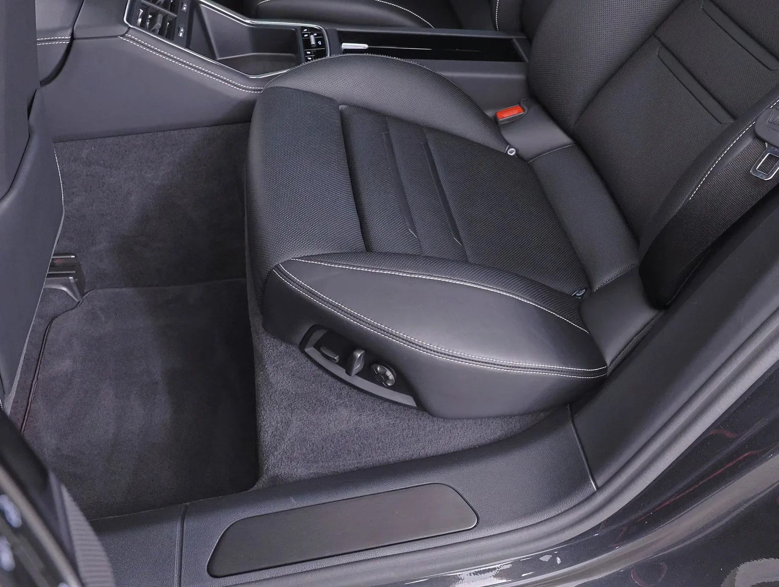 2023 Porsche Panamera Turbo S E-Hybrid, 24/30